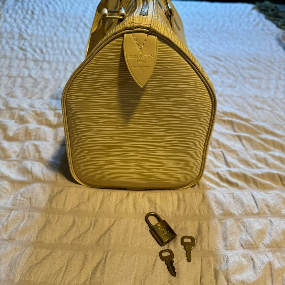 LOUIS VUITTON CLASSIC SPEEDY 25 EPI LEATHER HANDBAG - Picture 4 of 16